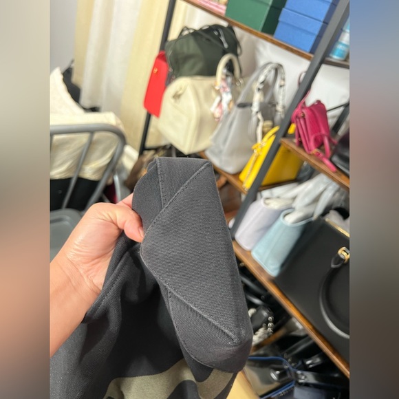 SAINT LAURENT
Canvas Beach Shopping East West Tote Black - Picture 6 of 9